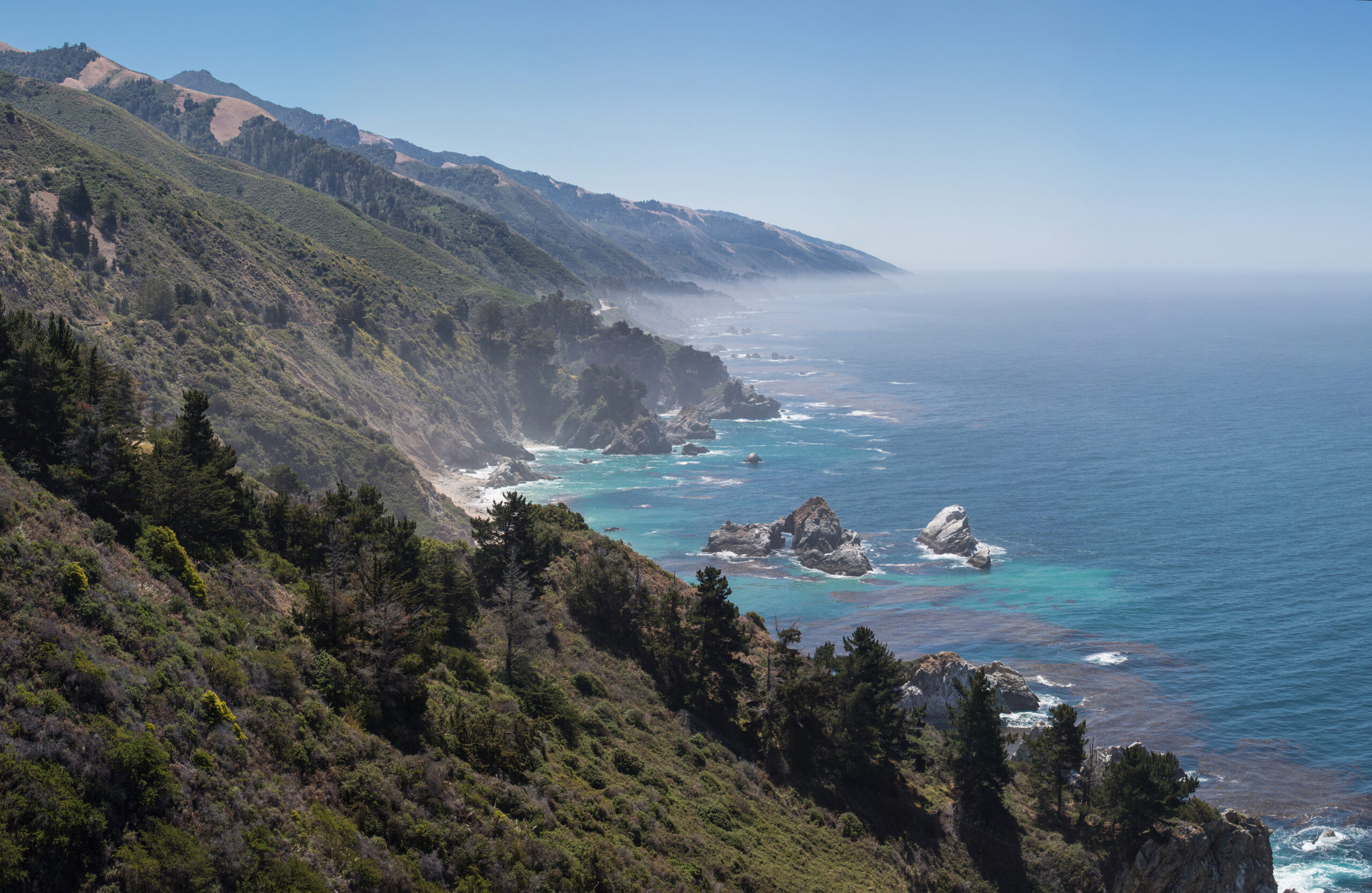 https://upload.wikimedia.org/wikipedia/commons/0/09/Central_Californian_Coastline%2C_Big_Sur_-_May_2013.jpg