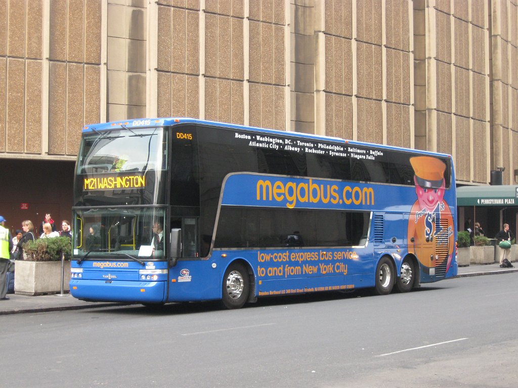 https://upload.wikimedia.org/wikipedia/commons/4/4d/Coach_USA_Megabus_Van_Hool_TD925_DD415.jpg