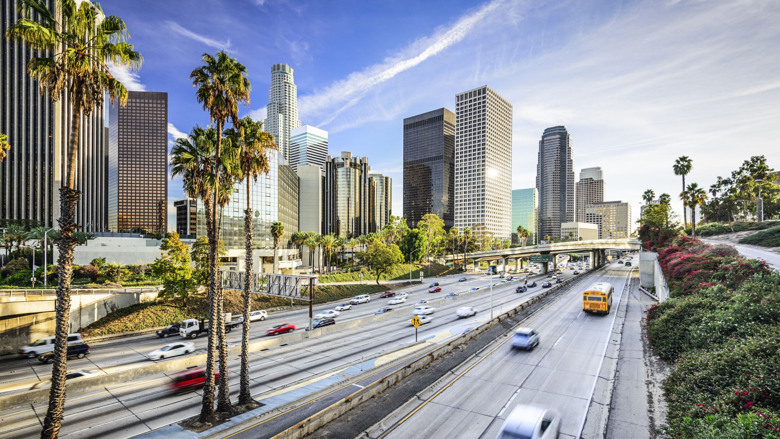 https://www.hertz.com/content/dam/hertz/global/blog-articles/planning-a-trip/la-driving-guide/la-driving-guide-header.jpg