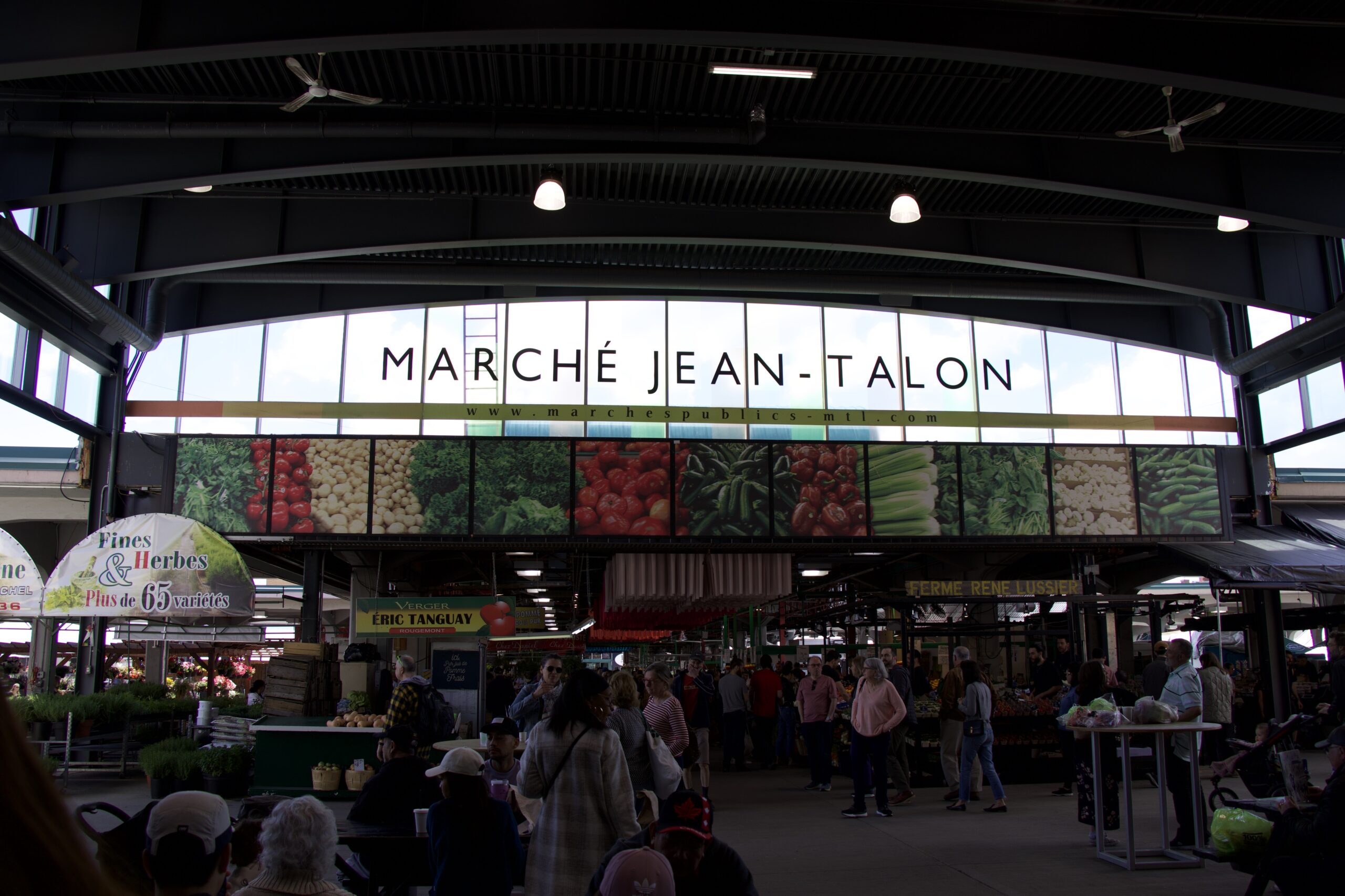 https://upload.wikimedia.org/wikipedia/commons/5/53/March%C3%A9_Jean-Talon_05-11-2024.jpg
