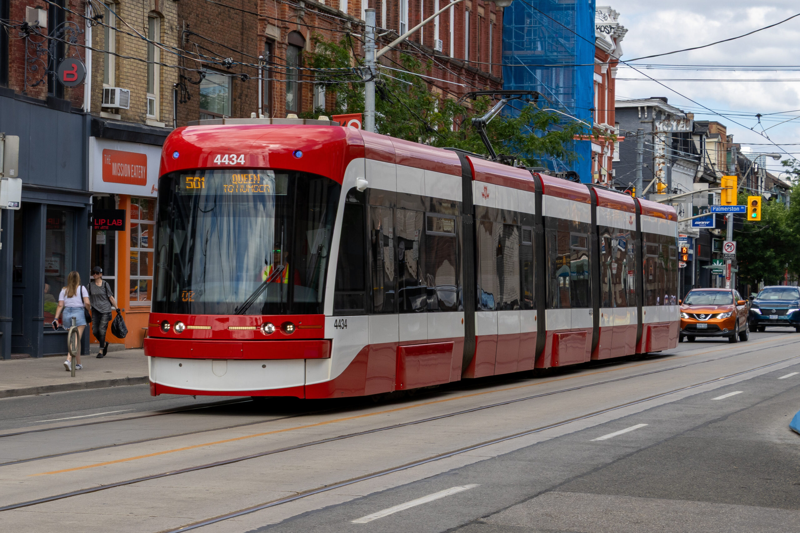 https://upload.wikimedia.org/wikipedia/commons/e/e3/501_Streetcar_on_Queen_Street_West%2C_July_7_2025_%2803%29_%28cropped%29.jpg