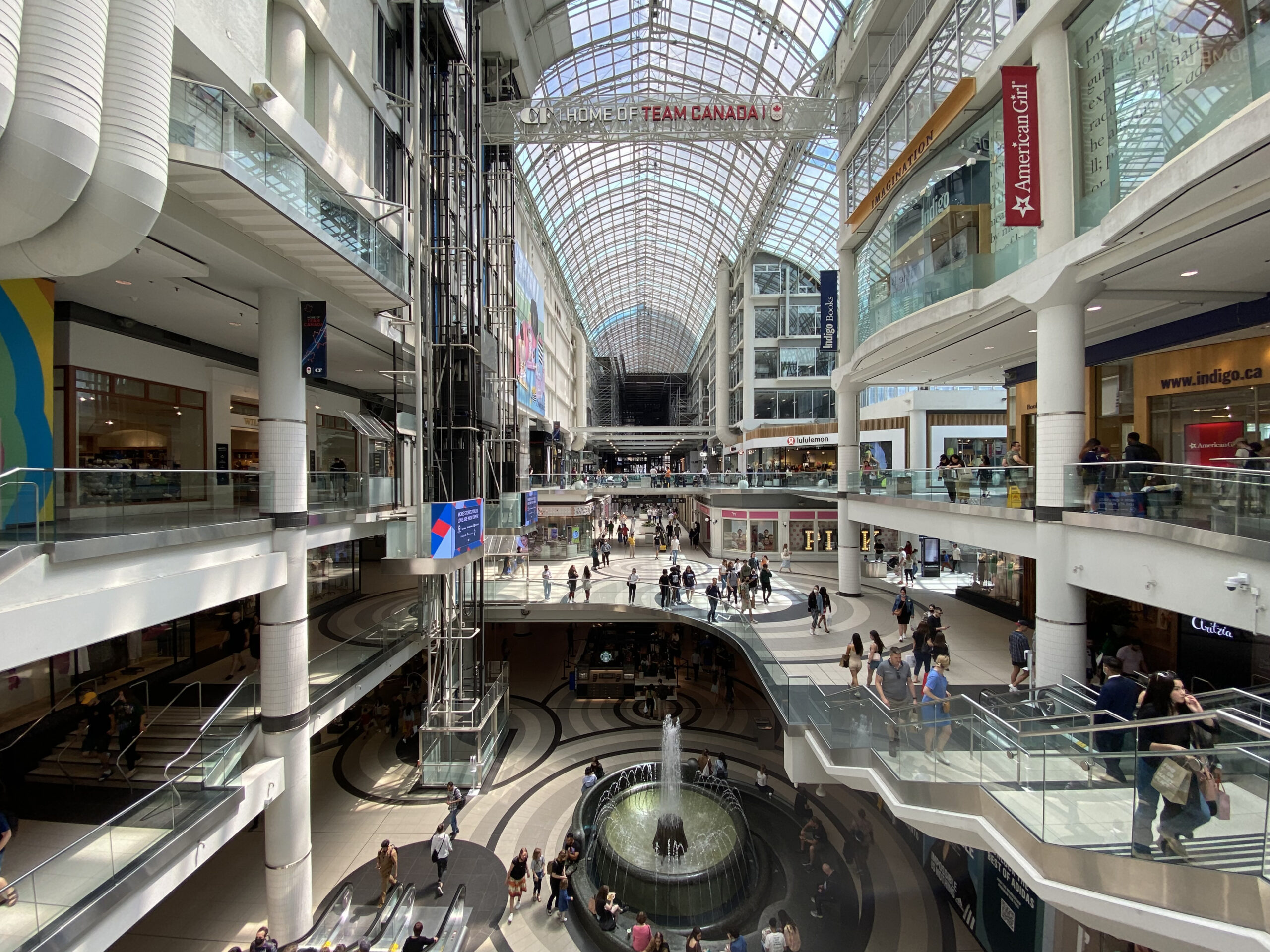 https://upload.wikimedia.org/wikipedia/commons/b/b2/CF_Tornoto_Eaton_Centre_202205.jpg